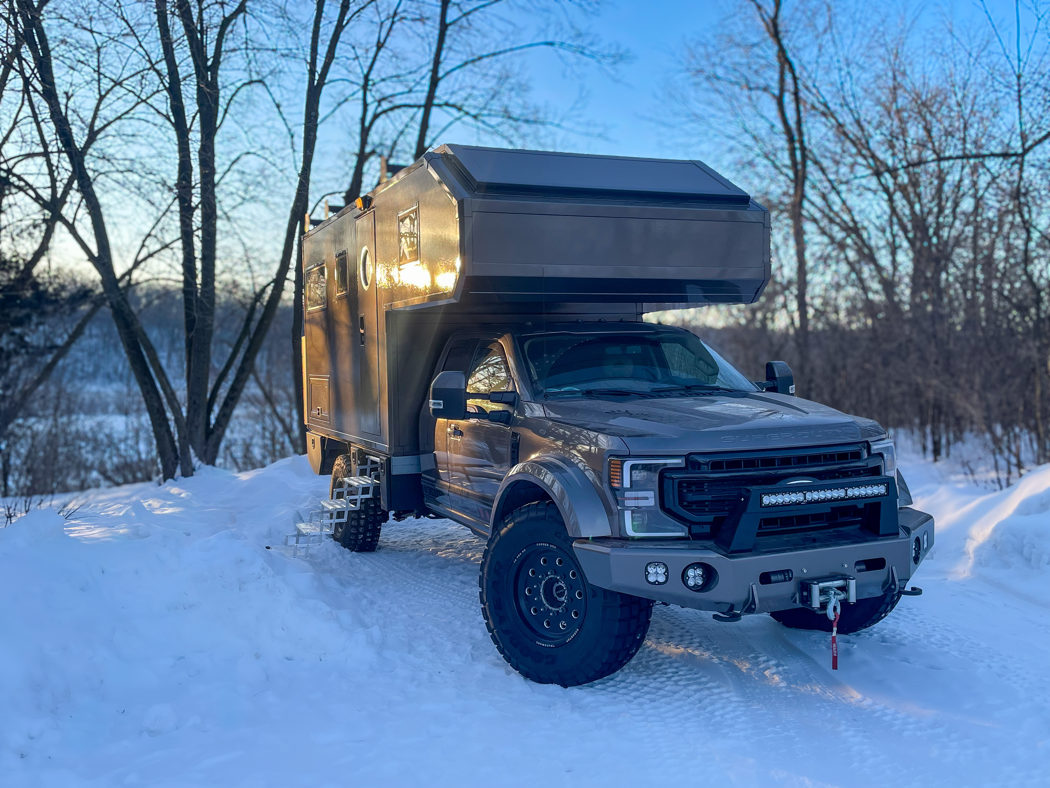 2021 Ford F-550 overland camper